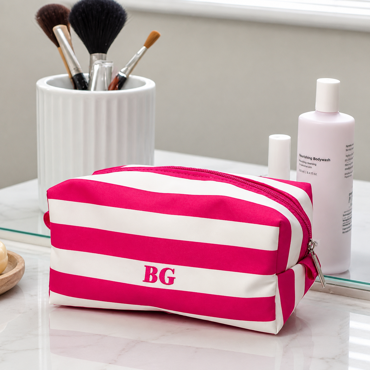 Necessaires